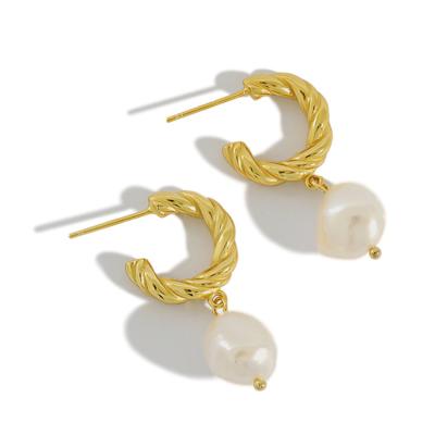 China Romantic UK 925 Sterling Silver Twist Hoop Baroque Pearl Drop Earrings Baroque Pearl Drop Earrings for sale