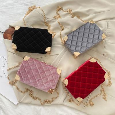 China Wholesale fashion winter ladies pinch fashion velvet handbag chain box bag for women for sale