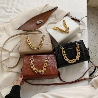 China 2021 Latest Fashion Woman Chain Handbags Girls Box Handbags For Ladies Purses for sale