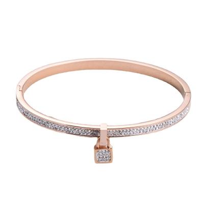 China AML Wholesale Ladies Fashion Gold Plating Lock Bracelet Jewelry Rhinestone Diamond Buckle Bracelet Jewelry for sale