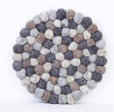 China Anti-Slip Round Felt Ball Blanket, 100% Eco-Friendly New Zealand Wool, Wool Felt Ball Blanket for sale