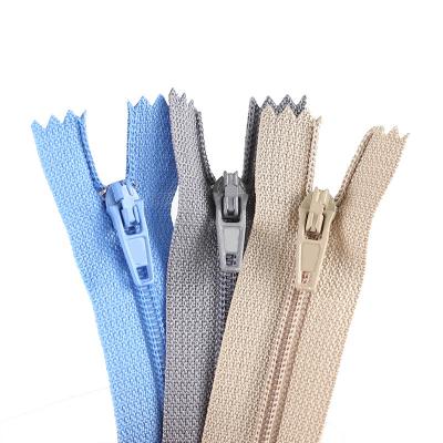 China 4# Open End Plastic Slider Zipper Roll Attractive Price Various Sizes Viable For Clothes for sale