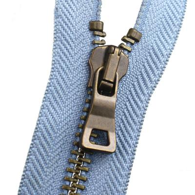 China Factory price viable wholesale custom 8#close-end large metal teeth zipper for clothes for sale