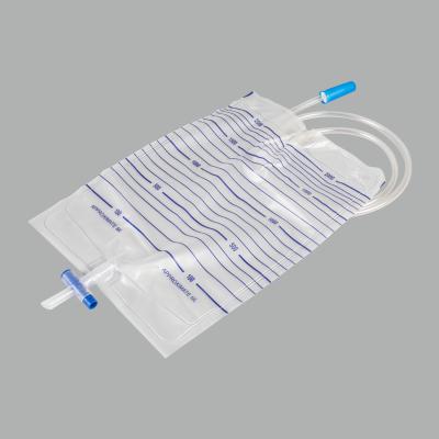 Cina 2000ml Adult Sterile PVC Urine Bag Urine Collection Bag For Elderly Female in vendita