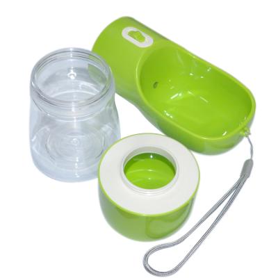 Chine Distributeur portatif potable de bouteille d'eau d'animal familier de chien de silicone adapté aux besoins du client pour le voyage à vendre