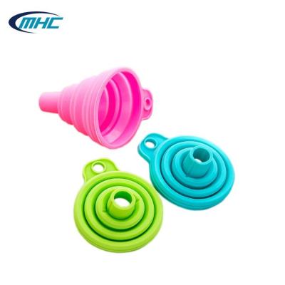 China Categoría alimenticia modificada para requisitos particulares reutilizable líquida del aceite de Mini Collapsible Silicone Kitchen Funnels en venta