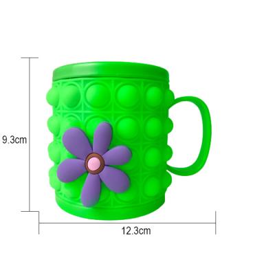 China Non - Stick Easy Cleaning Baby Silicone Kids Mug Squeeze Cups Customization Possibilities for sale