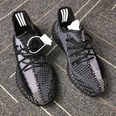 China Fashion Trend Fashion Sneakers for Women Men, Original Yeezy 350 Running Fitness Style Casual Walking Shoes for sale