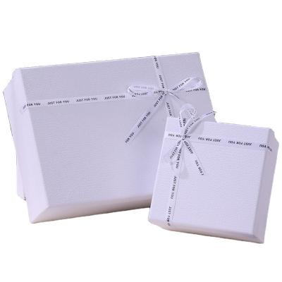 China Gift & Craft Hot Selling White Gift Box With Lid Wrapping Box Empty Packaging Box Logo Printing Custom for sale