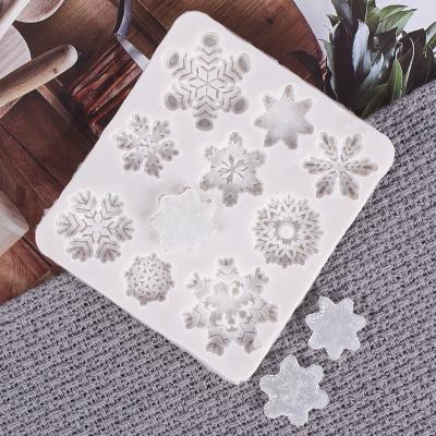 China Sustainable Christmas baking mold Snowflake fondant chocolate silicone mold size snowflake porous set cake decorating tool for sale