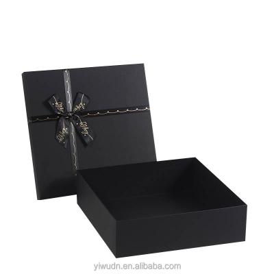 China 2022 Recyclable Popular Big Size Gift Box Luxury Packaging For Clothes Recyclable Custom Logo Box for sale