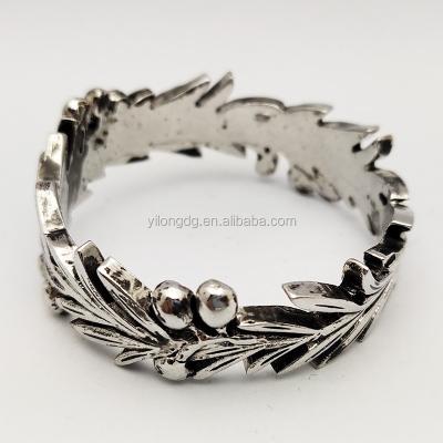 China Festival Novelty Silver Metal Holly Leaf and Holly Berry Decorative Napkin Ring for sale