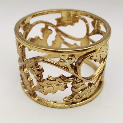 China Festival Novelty Round Gold Metal Holly Leaf and Holly Berry Decorative Napkin Ring for sale