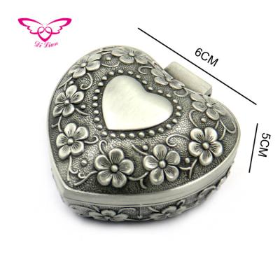 China Jewelry Box Heart Shape Zinc Alloy Material Jewelry Ring Box for sale