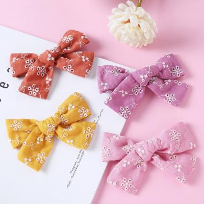 China Decorate Children's New Spring Style Hot Sale Cloth Big Embroidery Flower Bow Platypus Clip Side Hits Clip For Girls Hair Accessories for sale