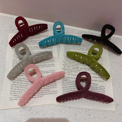 China Fashion Hot Sale Plush Large Hair Claw Clips No-Slip Grip Jaw Clips Velvet Plastic Cross Hair Claw Clips Jaw Clips For Women Hair Clips for sale