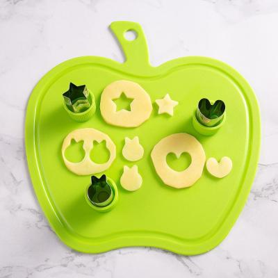 China Sustainable Kitchen Apple Shape Colorful Plastic Cutting Board With 2pcs Cute Cookie Mold In Green Color for sale