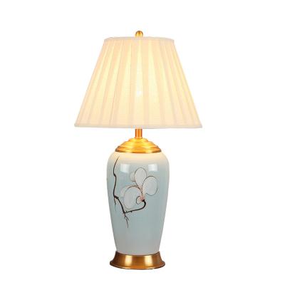 China Luxury Chinese Classical Chinese Hotel Decoration Hand Painted Blue Chandelier Ceramic Table Lamp for sale