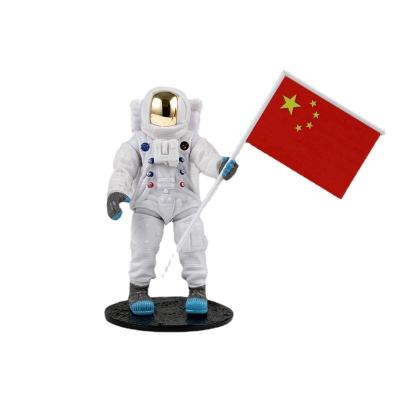 China Custom Made Eco-Friendly Kids Gift Miniature Astronaut Statue Ornament Home Decoration Room Ornament for sale