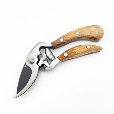 China Handle SK5 Garden Tools Anti-Slip Manchurian Ash Comfortable Wood Handle Scissors For Use On Plants Hand Pruners for sale