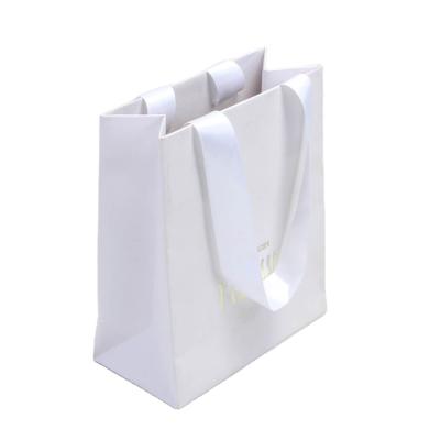 China Handmade cosmetic makeup shopping paper bags with ribbon use high quality white kraft paper for sale