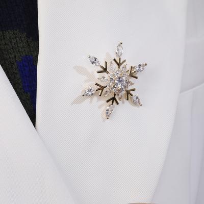 China Maxim Christmas Luxury Crystal Snowflake Brooches Pins Spinning Zircon Shining Flower Snowflake Brooch For Women Gift for sale