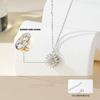 China Fashionable cute little bear light new factory casual style girl's beauty sense luxury premium clavicle chain for sale