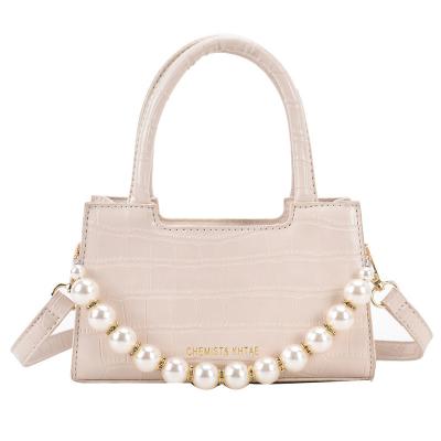 China 2022 Popular Lady Design Fashion Handbag Women Messenger Pearl Bag for sale