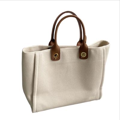 China Lady Casual Tote Bag Canvas Custom Canvas Women Shoulder Handbags With Chain Straps for sale