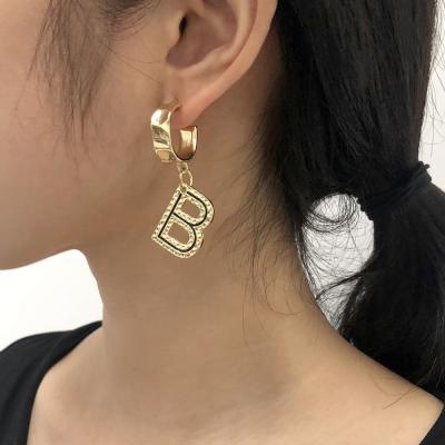 China Fashion Factory Wholesale Fashion Stud Earrings For Women Creative Letter B Alloy Ring Earrings for sale