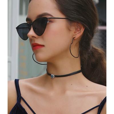 China The Other Lady Woman Trendy Jewelry Quality Fashion Heart Earring Wholesale 2021 Trend for sale