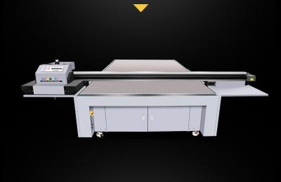 China Industrieller schneller UVtintenstrahl-Flachbettdrucker-automatischer Grad 3000 * 2000mm zu verkaufen