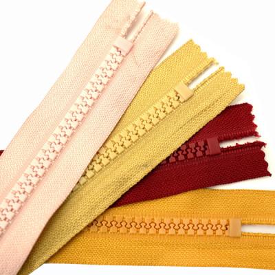 China Viable Wholesale Removable Zipper Placket Slider Zipper Cloth Zipper End End Resin Resin Color Anti Pull Color Zipper for sale