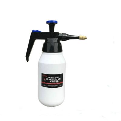 China Portable 1.5L Manual Pressure 1000ml Container/Bottles Cleaning Sprayer For Chemical Remover Car Wash Cleaning for sale