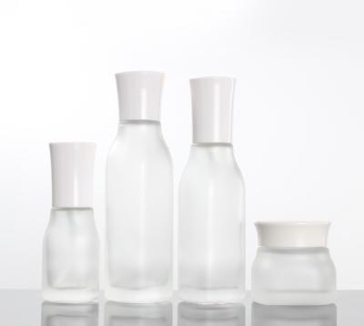 China LOW MOQ 40ml 100ml 120ml Cosmetic Skincare Containers Glass Cosmetic Bottle Set With White Cap for sale