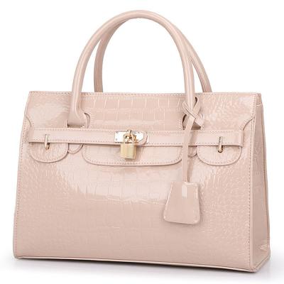 China Fashion PORTABLE Hot Selling Platinum Crocodile Pattern Large Bag European and American Women Bag Female Handbag Four Seasons Lock Bag for sale