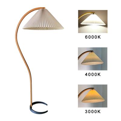 China Beautiful Traditional Fashion Retro PVC Shade Floor Lamp Curve Pleated Solid Wood Living Room Bedroom Floor Lamp for sale