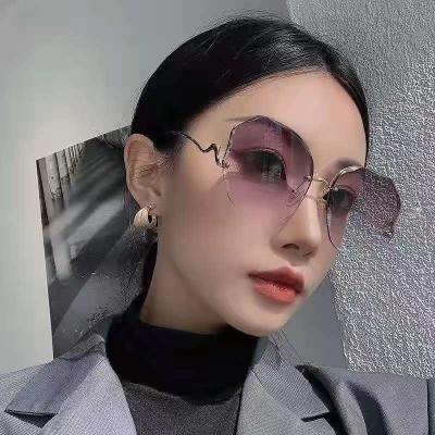 China Fashion Sunglasses 2022 Brand Designer Newest Fashion Rimless Glass Women Sun Glass Shades Trendy Colorful Oversized Sunglasses for sale