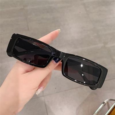 China Classic 90s Fashion Sunglasses Rectangle Plastic Sunglasses For Women Trendy Sunglasses Pack Cute Women's Sunglasses for sale