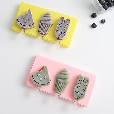 China Stored Homemade Children's Ice Cream Mold Creative Three-grid Silicone Popsicle Mold Ice Cream Making Box for sale