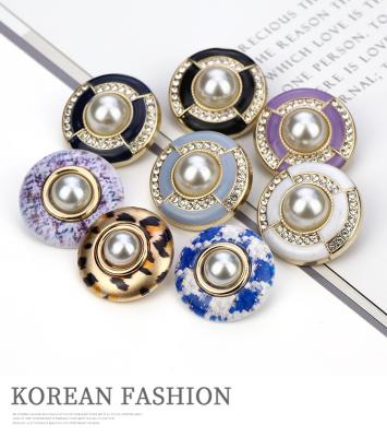 China High quality nickel free brass button moon shape 25 mm antique button for jacket, suits, mum's clothes, gold plated pearl button for sale