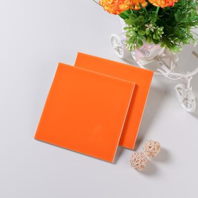 China 150X150mm deckt glatte glasig-glänzende U-Bahn-Küchen-Wand orange Keramikfliesen-Innenfliesen mit Ziegeln zu verkaufen