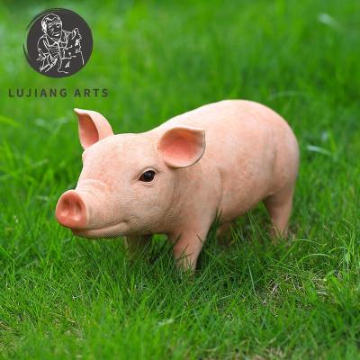 China Outdoor Art Europe Pig Decor Resin Sculpture Decoration Figurine Housewarming Europe Pink Pig Statue Garden Hog ​​Yard Gifts for sale