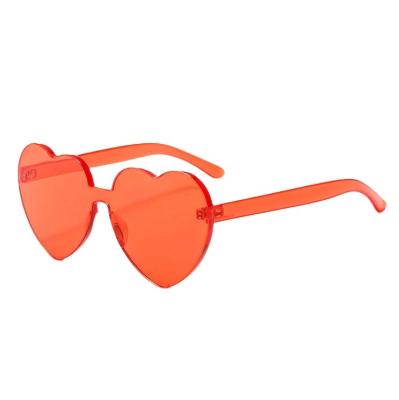 China 2022 Newest Fashion Sun Glasses 2022 Fashion Heart Shaped Wholesale Colorful Eyewear Shade Love Sun Glasses Custom PC Sunglasses Men Women for sale