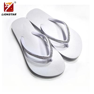 China Beautiful 2016 fashion breathable romantic white shinning rubber wedding favors flip flop for sale