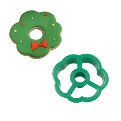 China 8 PCS Christmas Wreath Viable Plastic Cookie Cutter Baking Set with Cake Fondant Cookie Decorating Mold DIY Plants for sale