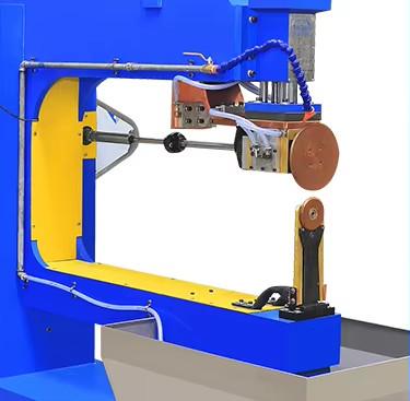 China Automatische CNC roestvrij staal keuken wasbak schaal maker Naad Lasmachine met pomp motor type keuken wasbak Te koop