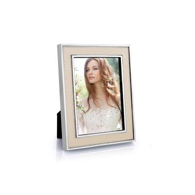 China Designer 10X15Cm Wedding Anniversary Home Decor Gifts Pearls Silver Plated Jubilee Photo Frame for sale