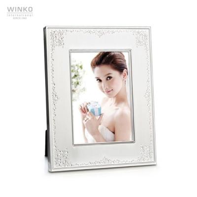 China Beads Wholesales 13X18Cm Silver Plated Home Decor Birthday Photo Frame Wedding Gifts Metal for sale