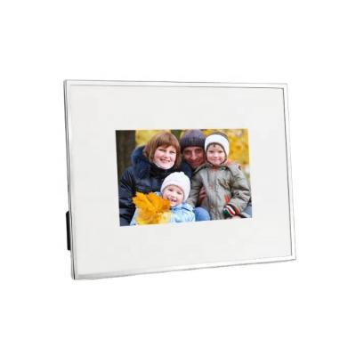 China Thin Border 10x15cm Luxury Home Decor Metal Stamp Photo Frame With Opening Cream Mat 4x6